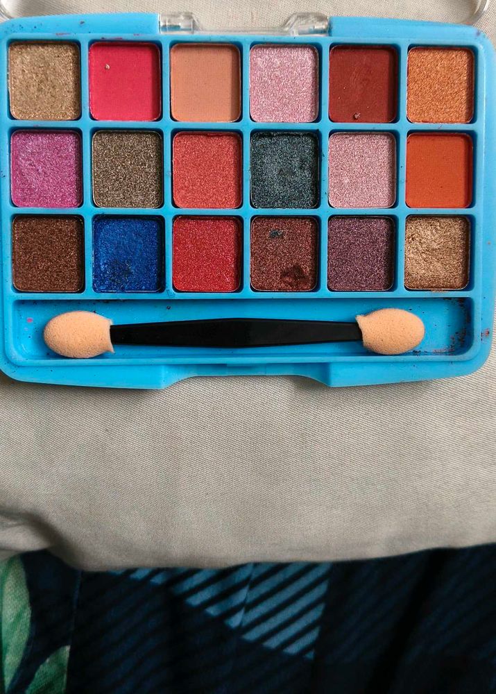 Fashion New Girl 18 Color Eyeshadow Palette