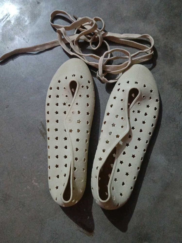 Chic Ballet Flats with Star Cutouts