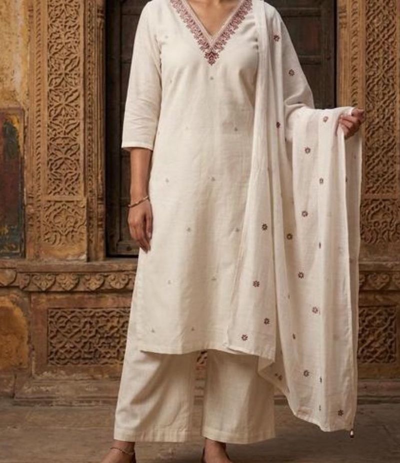 Elegant Off-White Kurta Set with Dupatta