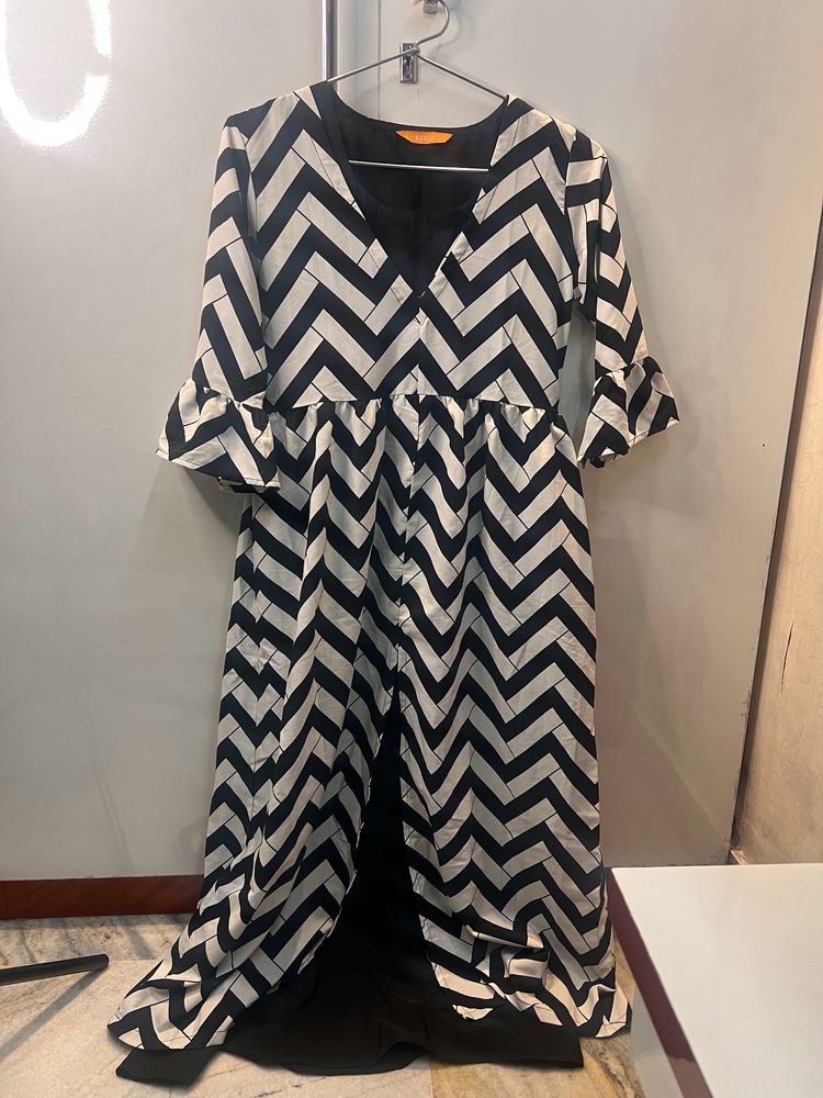 Black And White Stripped 2 Piece Kurta 🖤🤍