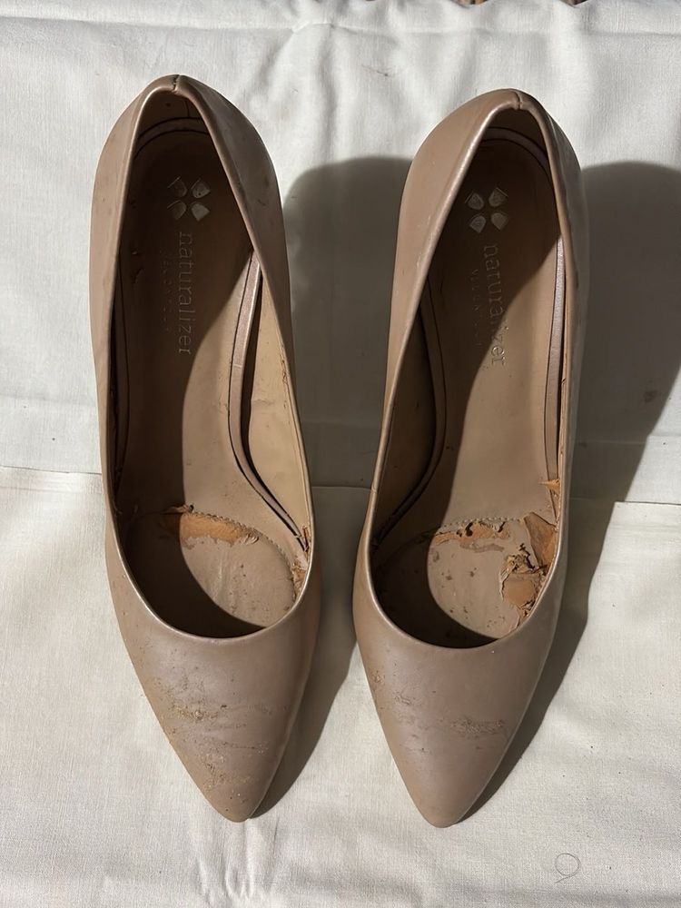 Naturalizer Taupe Heels