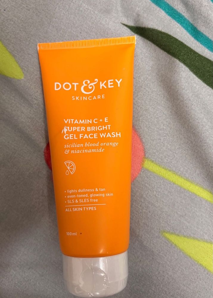 Dot &amp; Key Vitamin C+E Face Wash