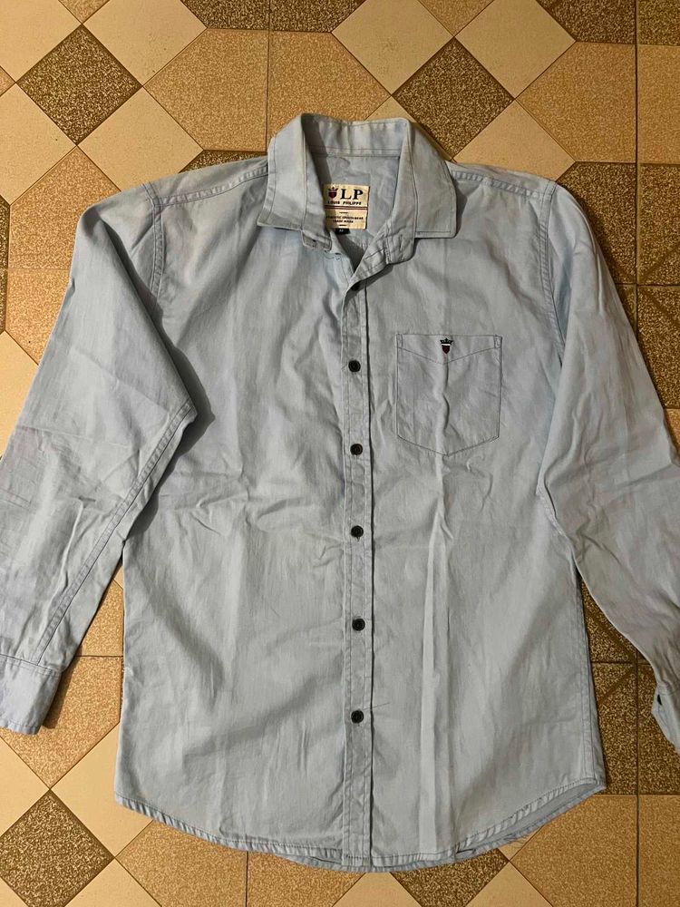 💙Light Blue Button-Up Shirt