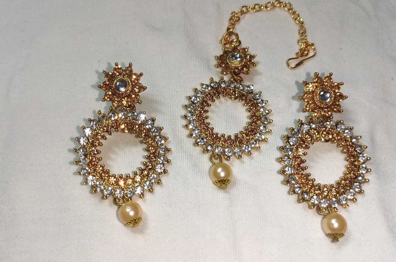 Exquisite Kundan Maang Tikka &amp; Earrings Set