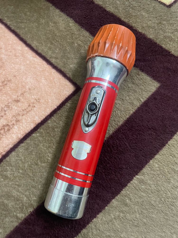 Vintage Eveready Classic Red Body Metal Torch