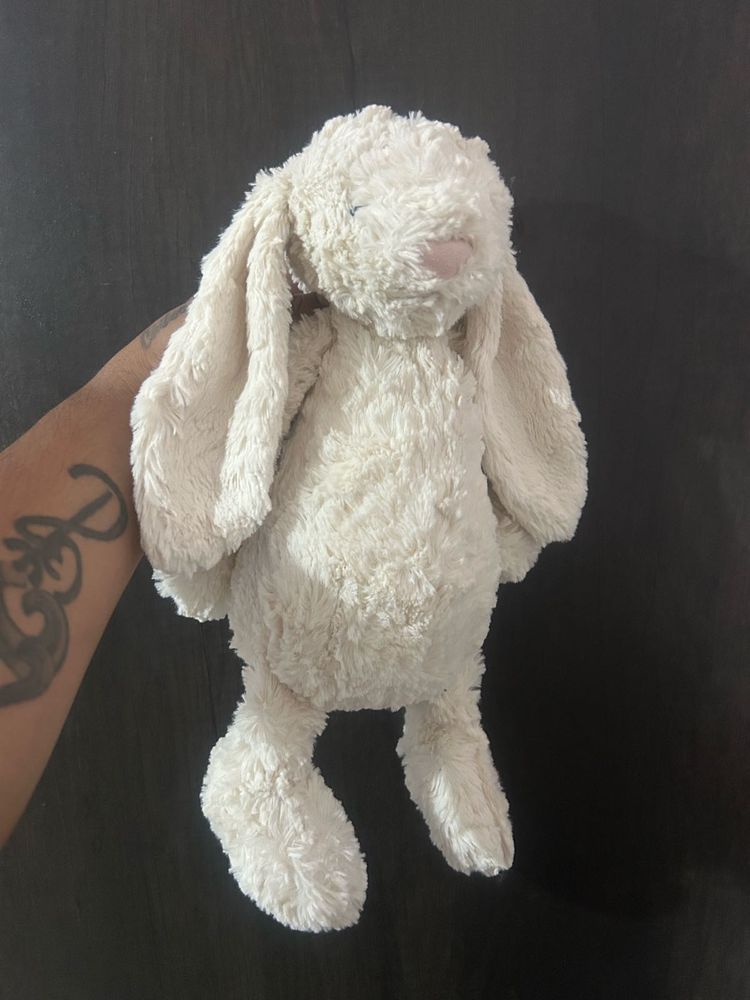 (new)Jellycat Bashful Cream Bunny, featuring soft