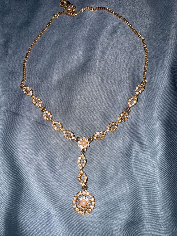 Elegant Gold-Tone Pendant Necklace