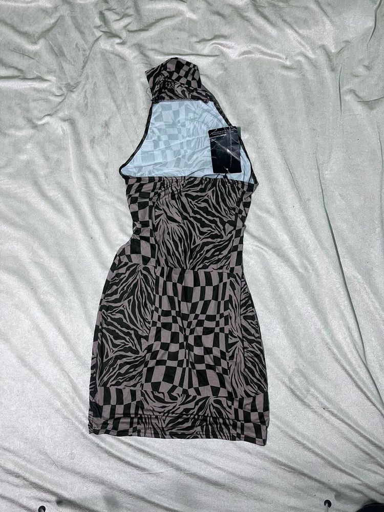 Chic Cut-Out Bodycon Dress