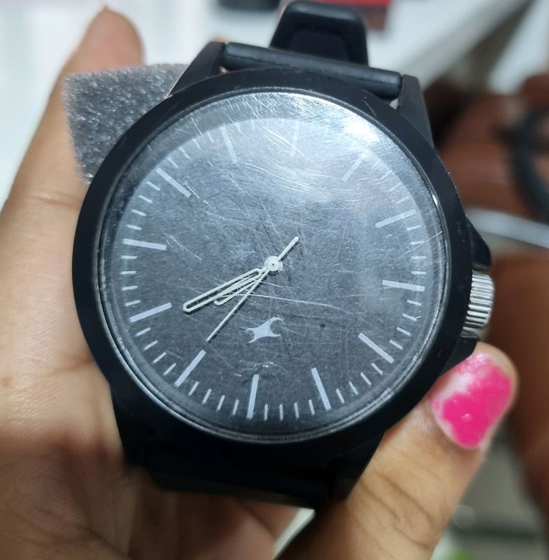 Men's Analog Watch.  Like New. Good Condition.