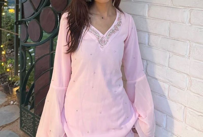 fairy pink kurti ( size small to medium)