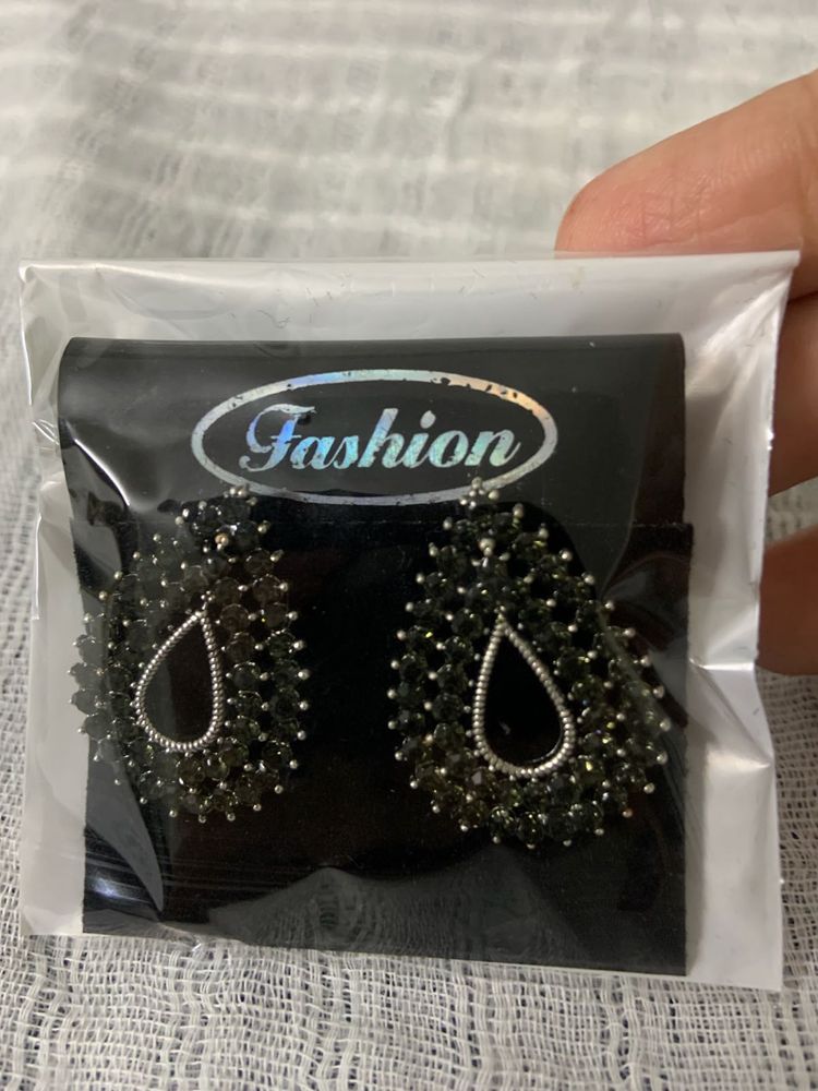 🖤 Black Statement Earrings