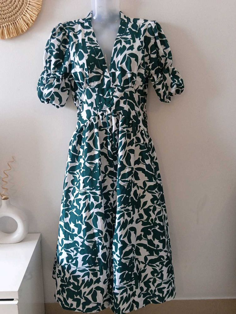 Green &amp; White Botanical Print Midi Dress