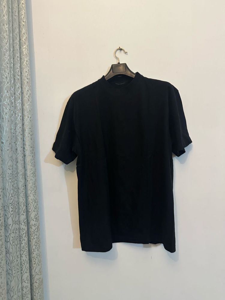 Classic Black Mock Neck T-Shirt 🇩🇪