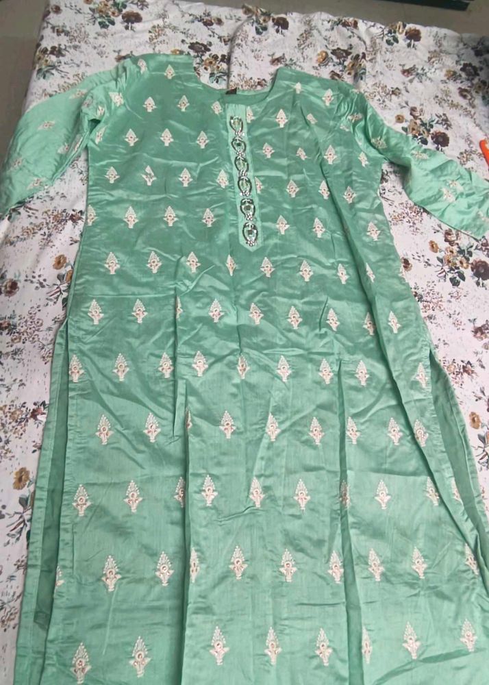 Green Embroidered Kurta