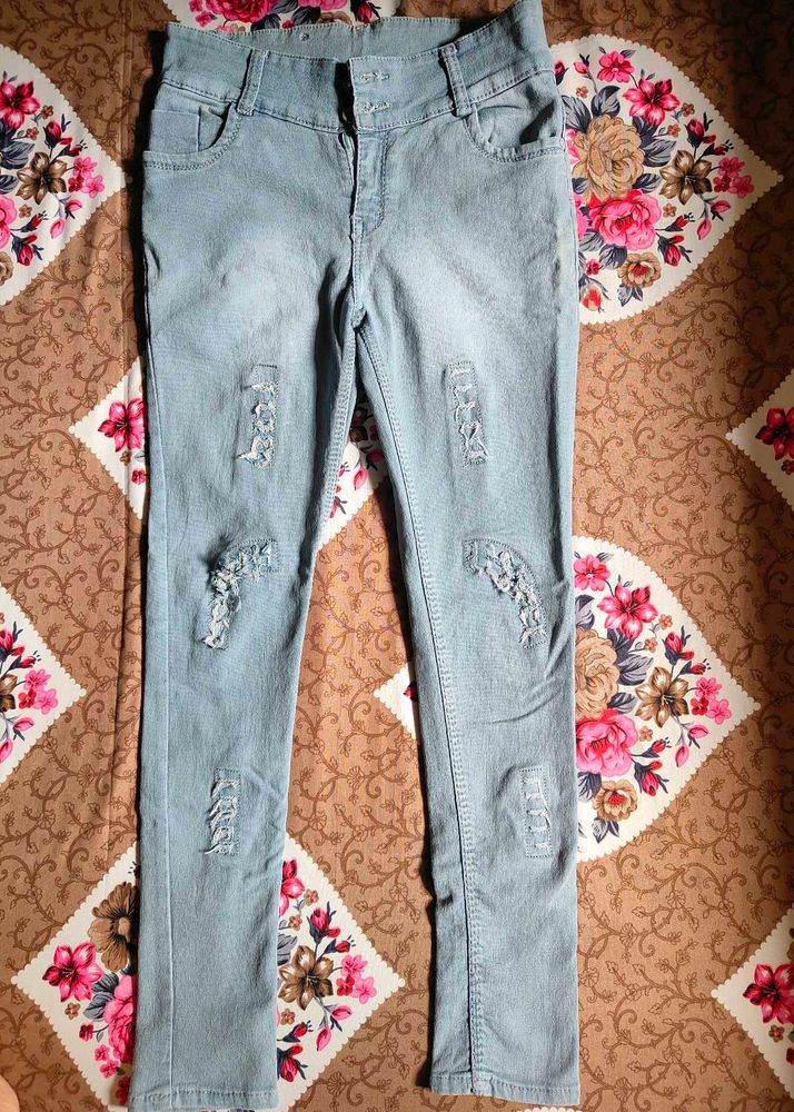 Light Wash Ripped Jeans