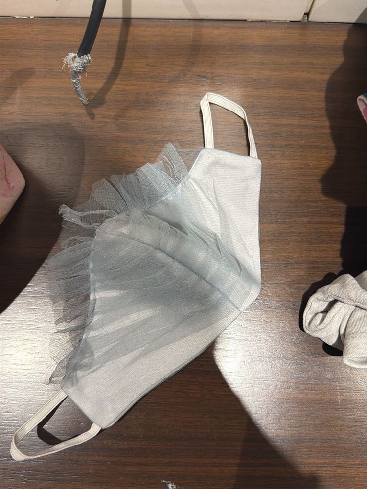 Fashionable Tulle Trimmed Face Mask