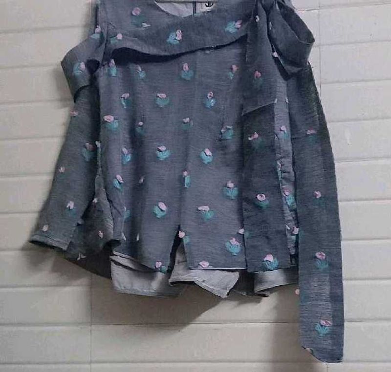 Chic Grey Floral Long Sleeve Top