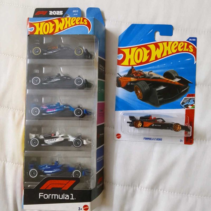 Hot Wheels Formula 1 pack plus McLaren