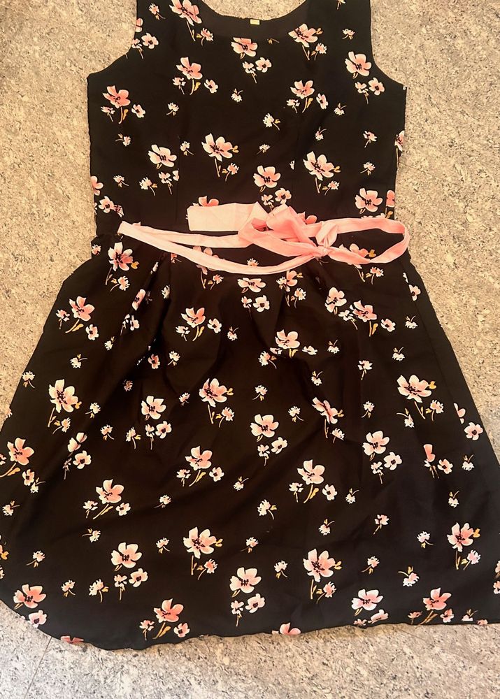 Charming Black Floral Dress with Pink Bow