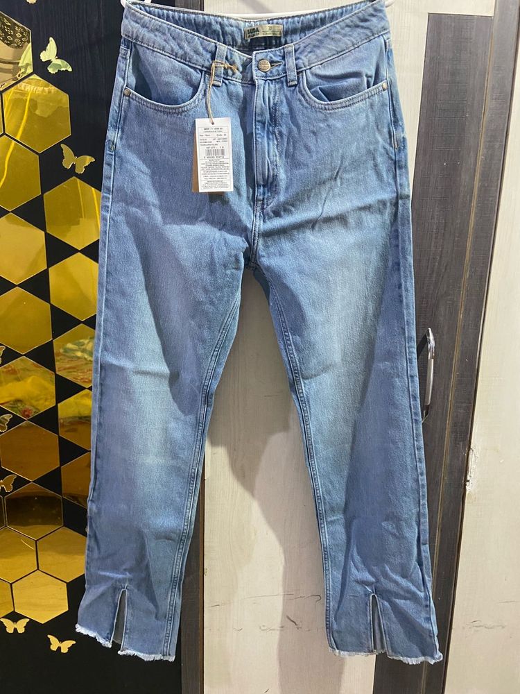 Stylish Light Wash Split Hem Jeans