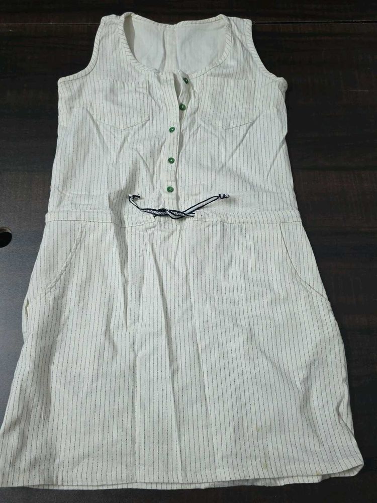 White Sleeveless Dress with pockets