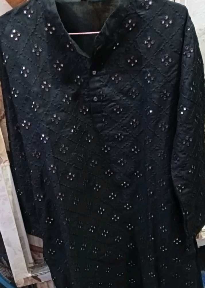 Embroidered kurta set