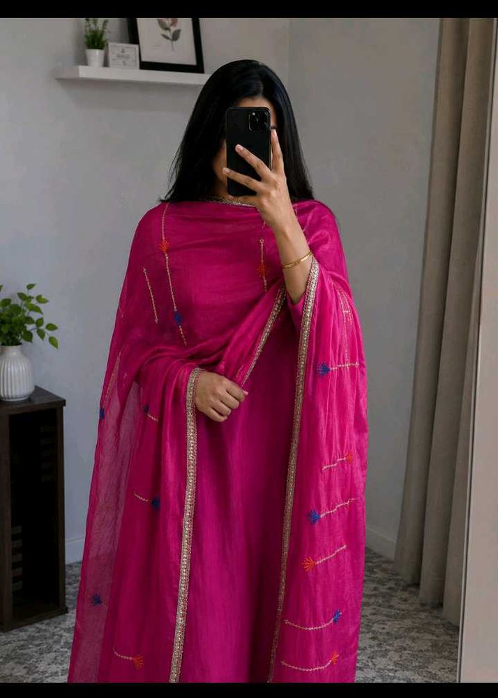Vibrant Pink Embroidered dupatta