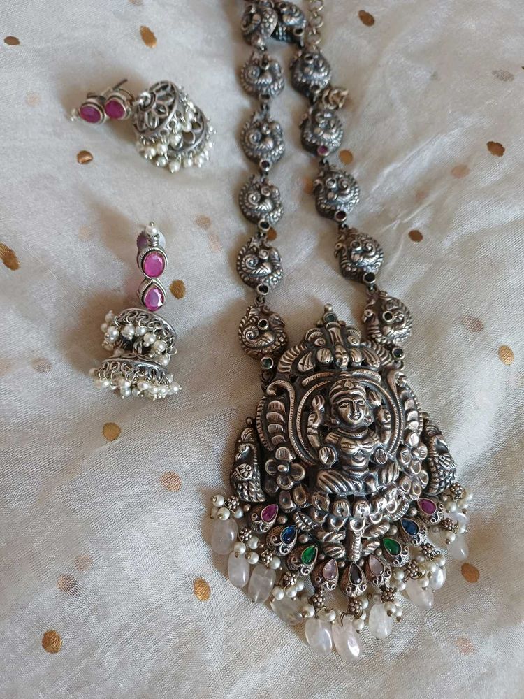 Brass silverlookalike Necklace Set