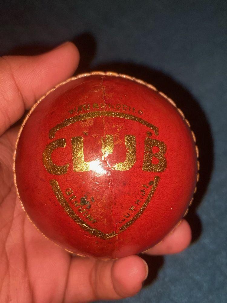 SG CLUB CRICKET BALL