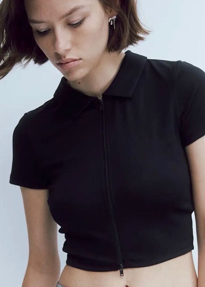 H&amp;M Collared Zip-Up Cropped Top