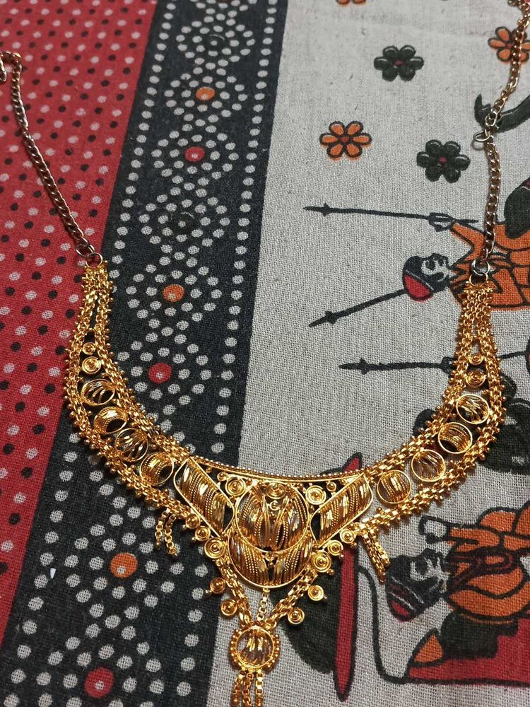 Elegant Gold Necklace