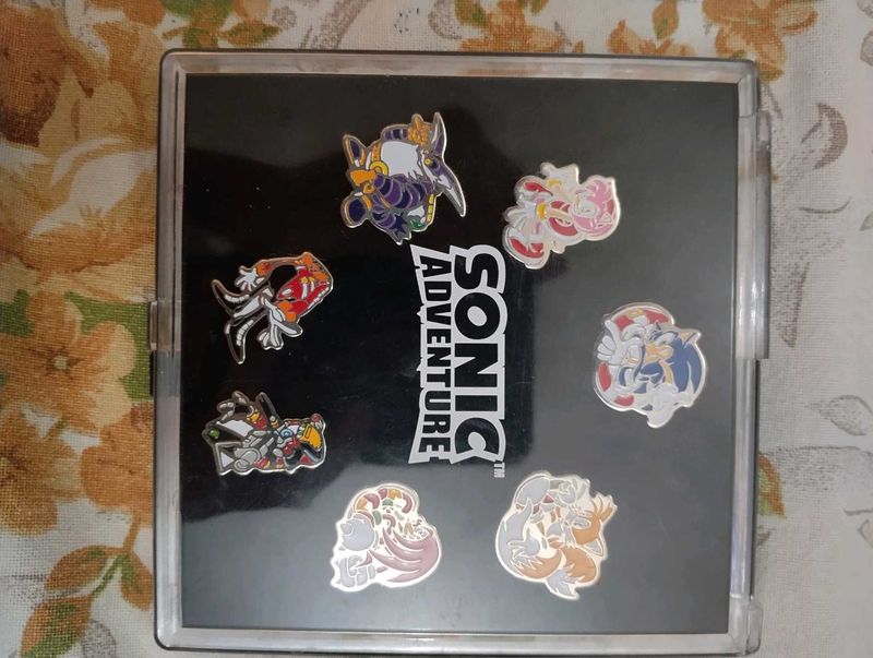 rare sonic adventure pins collectable item.