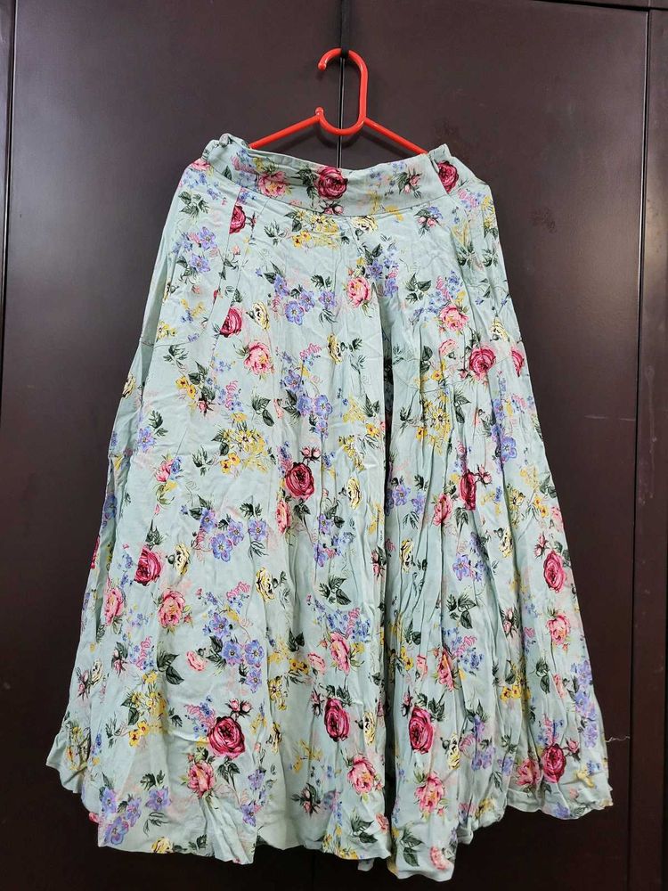 Floral light green skirt