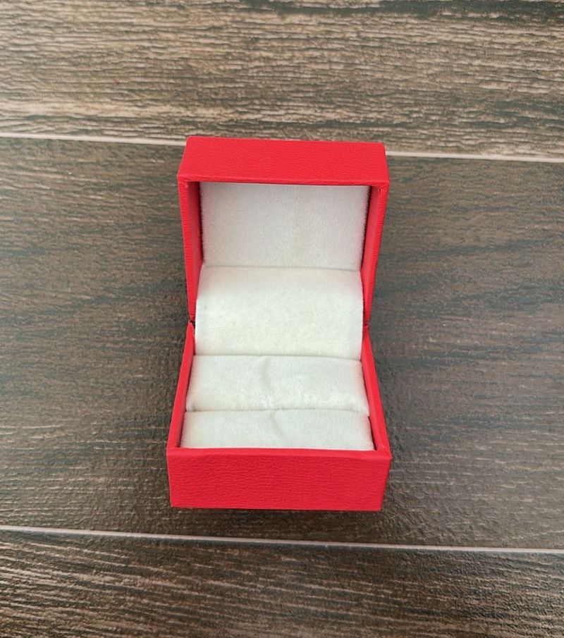 Senco Red Ring Presentation Box