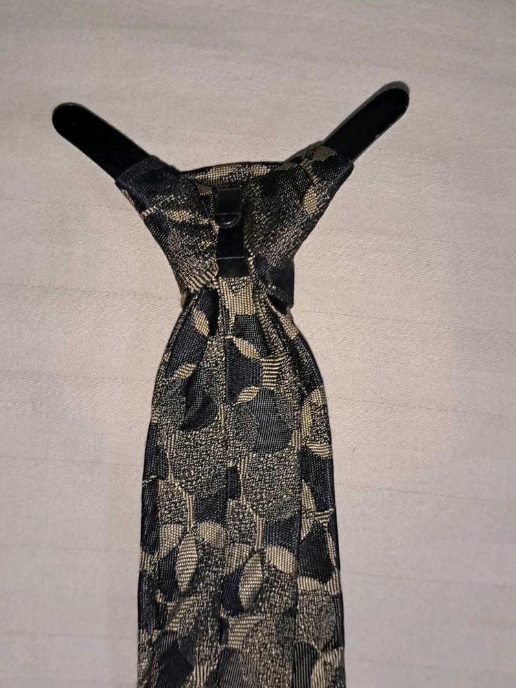 Tie Never used Geometric patterned black Olive g