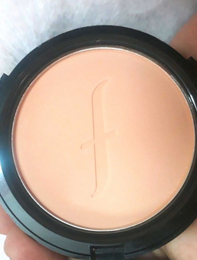 FACESCANADA Weightless Stay Matte Finish Compact P