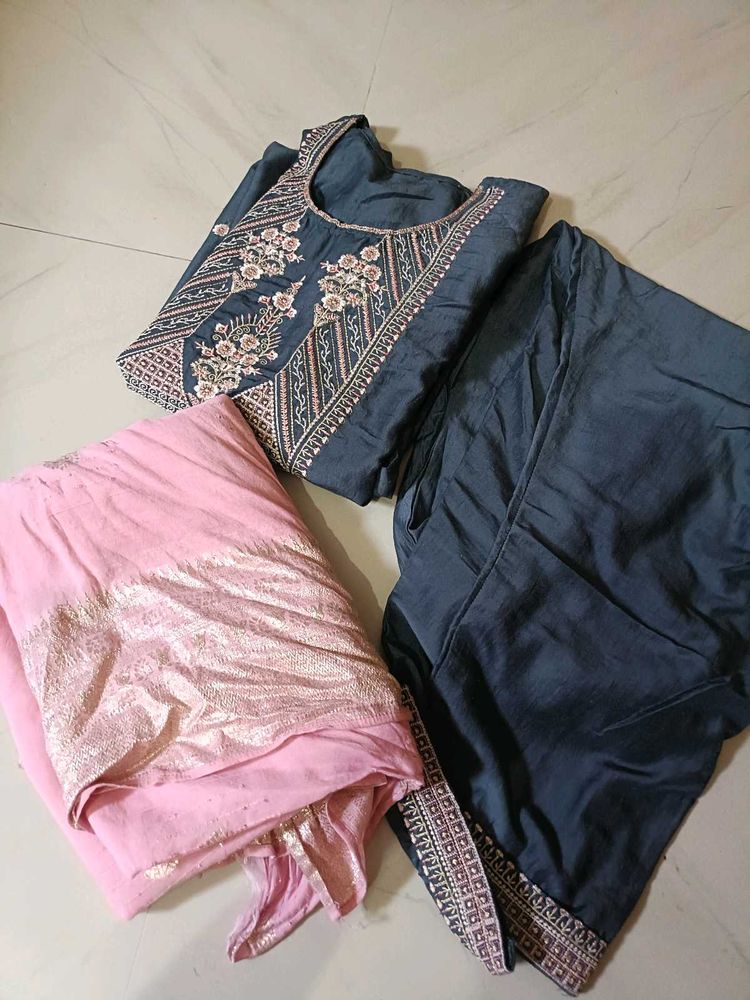 Combo Embroidered Kurta Set with Dupatta