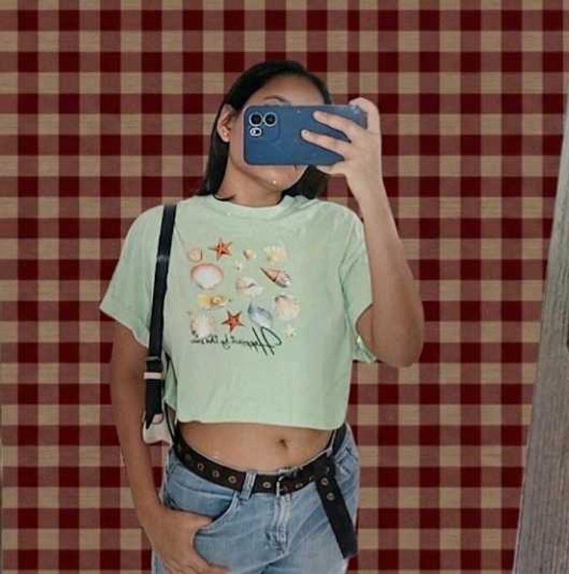 Cute Sea Shell Graphic Crop Top