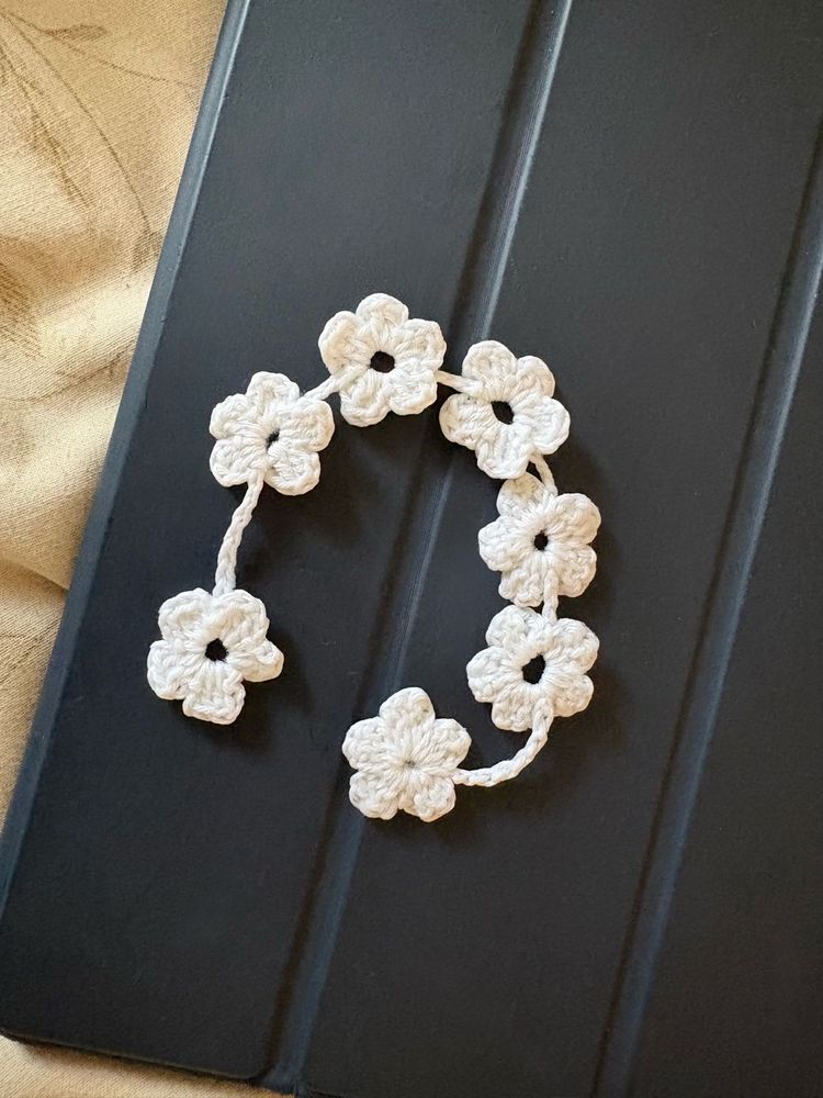 White Flower Bracelet | Handmade Crochet