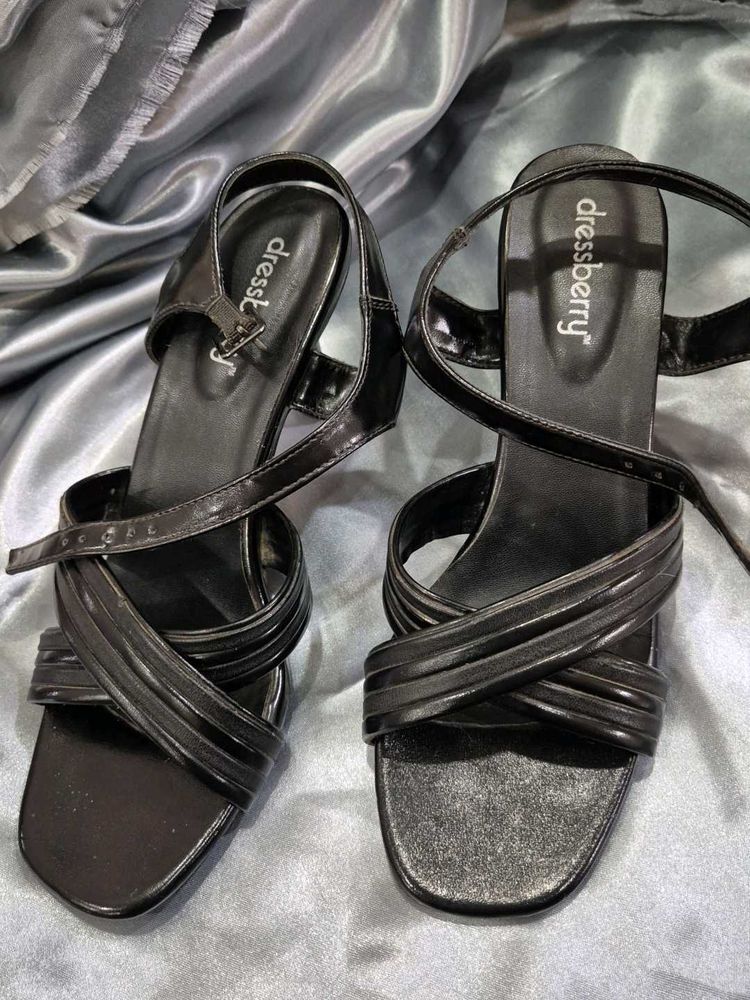 Dressberry Black Strappy Block Heels