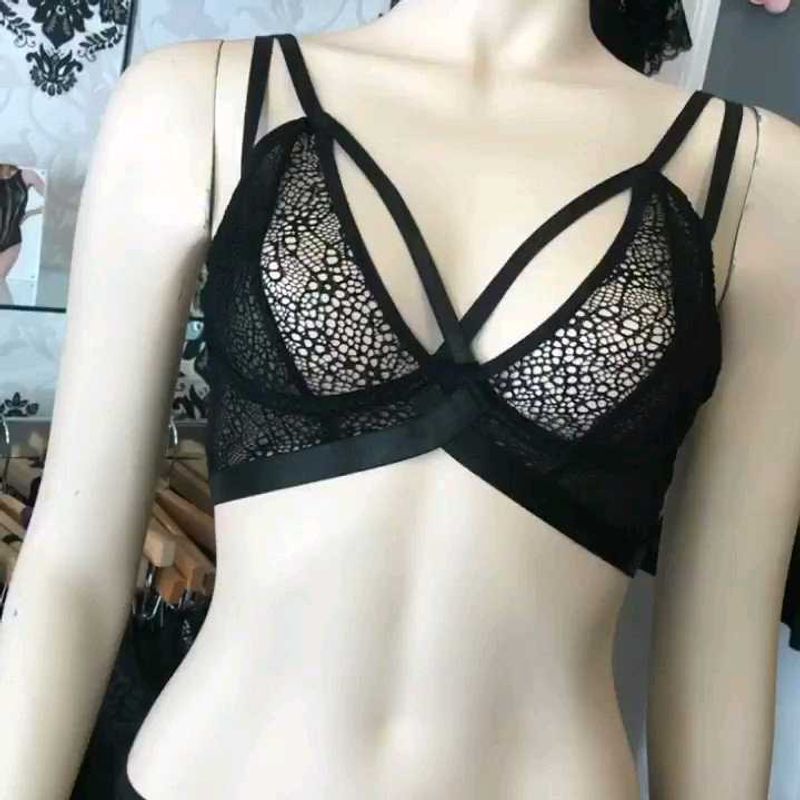 22V. Lace Strappy Bralette
