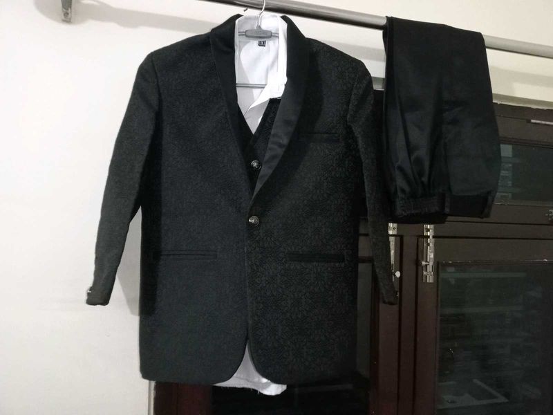 Men's Black Textured Suit
