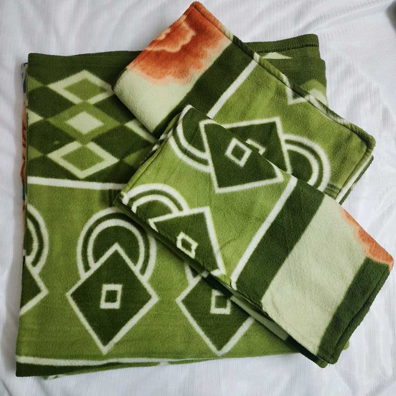 Fleece Floral Double Bedsheet With Pillow Covers