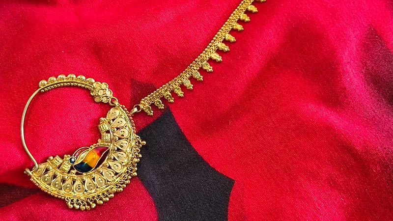 Elegant Gold Nath with Chain
