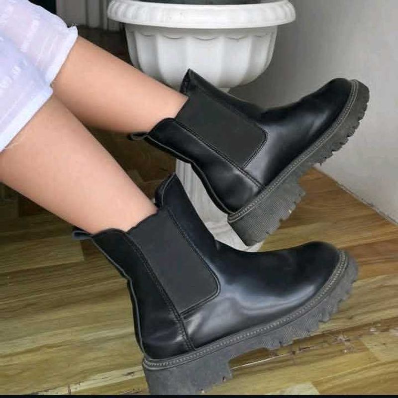 Black Chunky Chelsea Boots