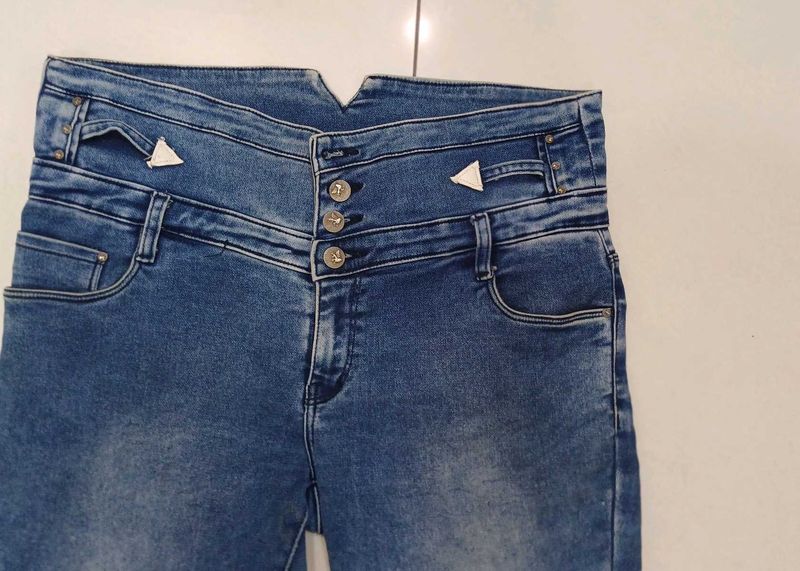 High Waist Ankle Lengh Faded Blue Jeans For Women