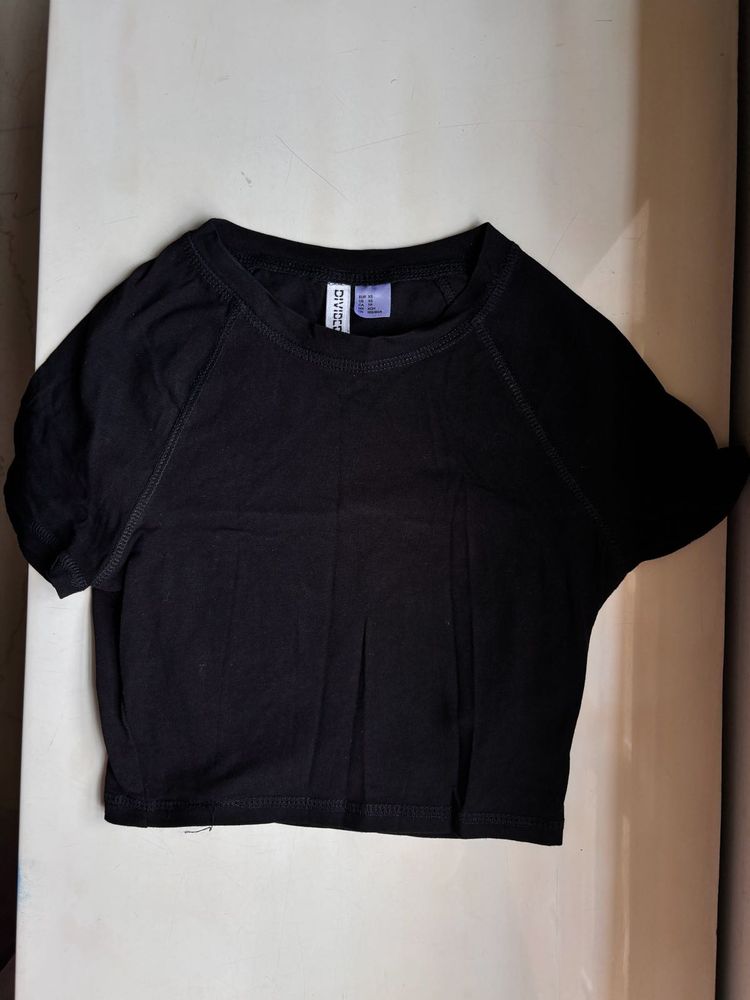 H&amp;M Black Cropped T-Shirt