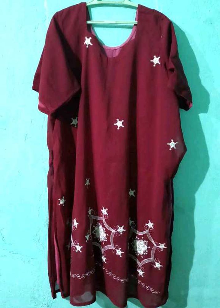 Maroon Kurta with White Emberdory