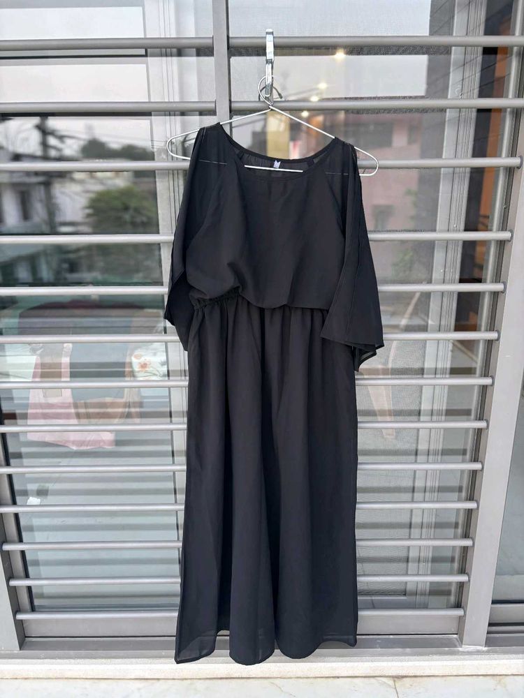 Chic Black Cold Shoulder Maxi Dress