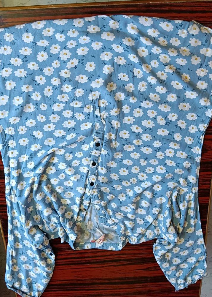 Cute Blue Floral Button-Up Top